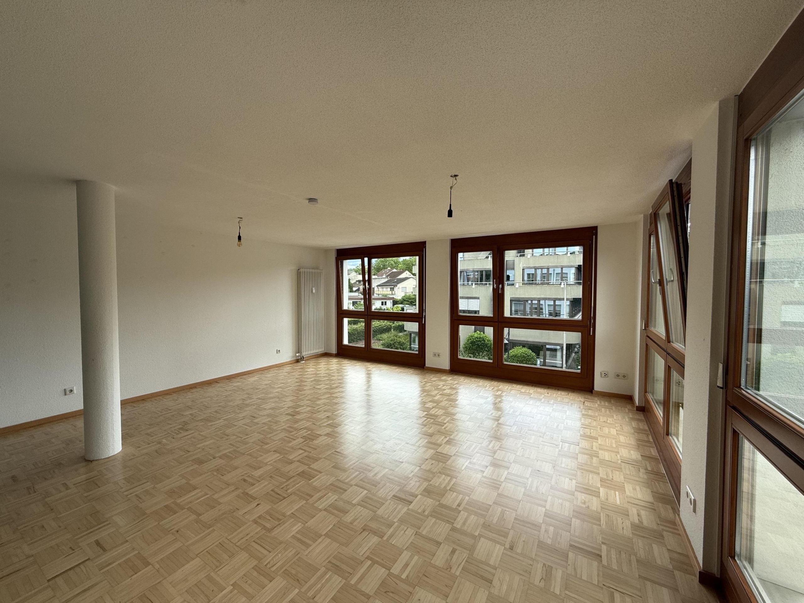 Wohn-/Esszimmer/offene Küche