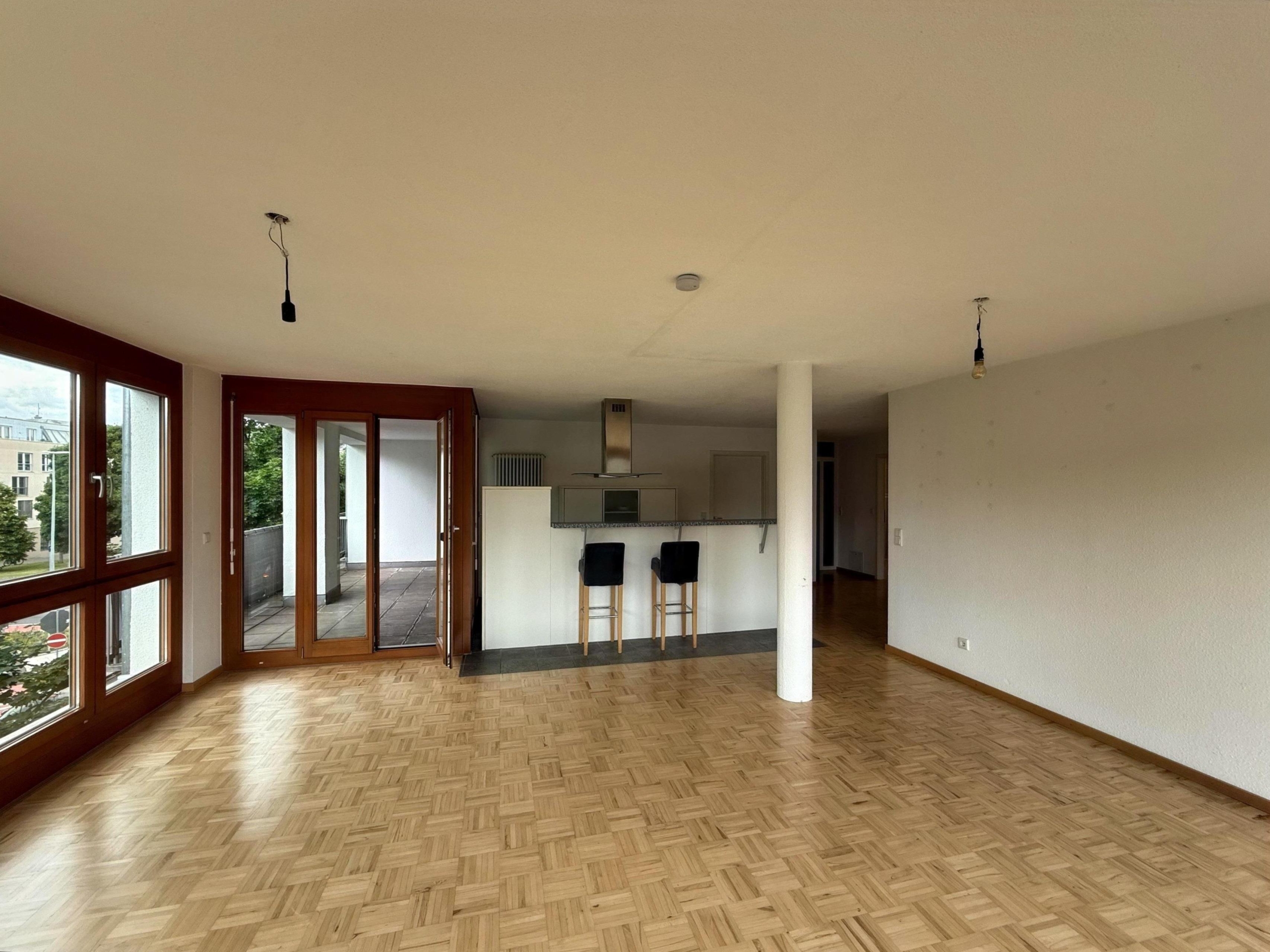 Wohn-/Esszimmer/offene Küche