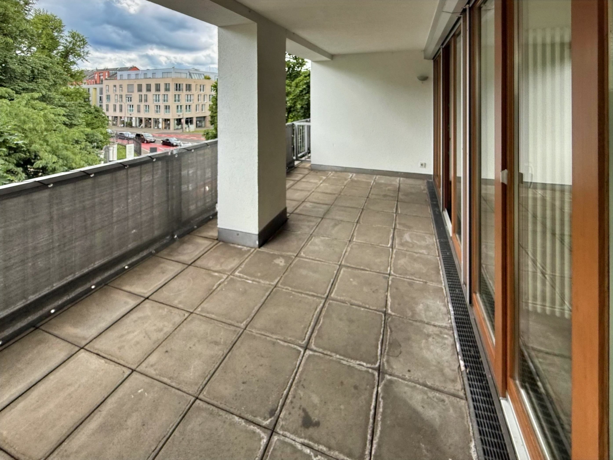 überdachter Balkon