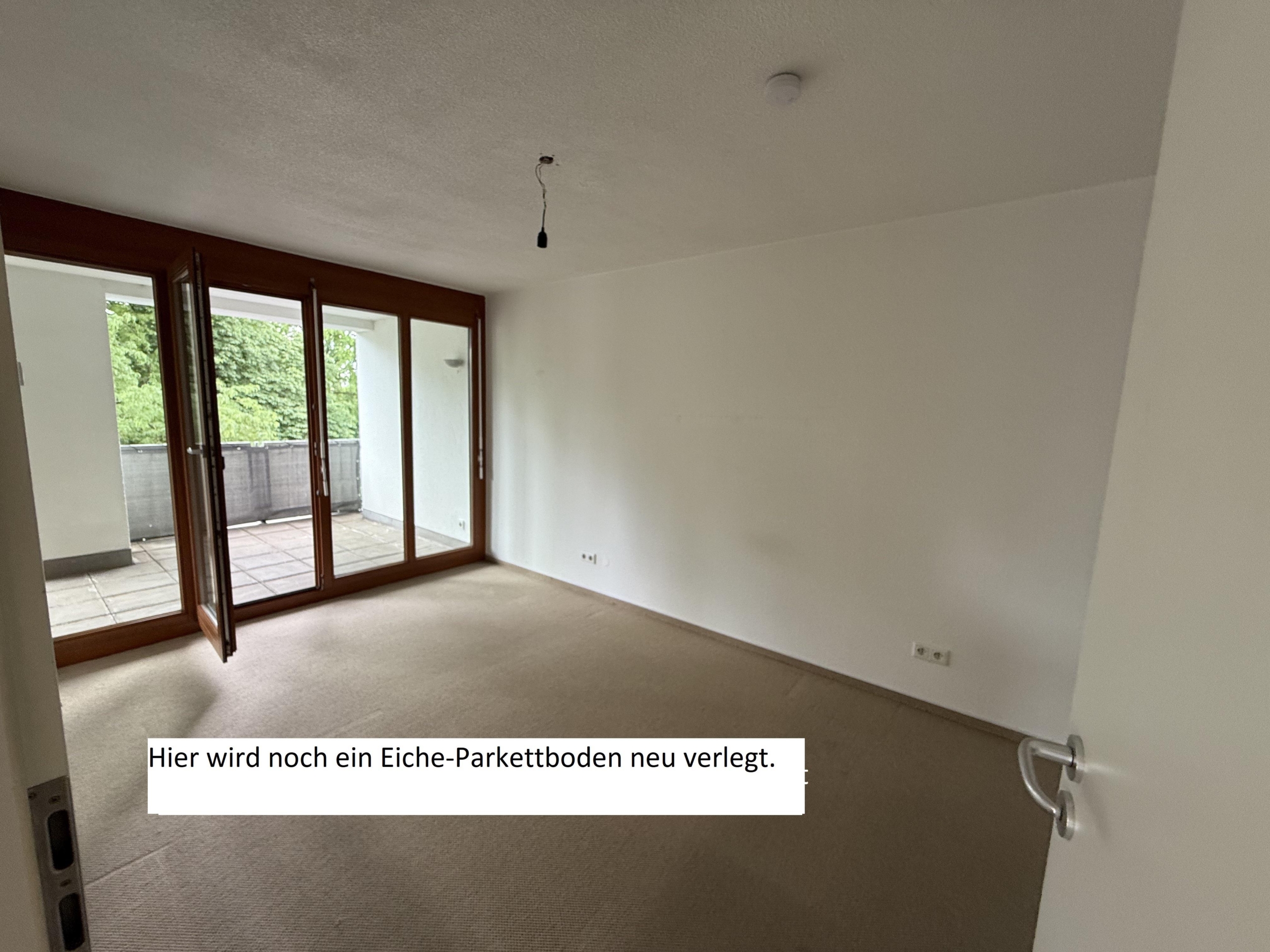Schlafzimmer mit Balkonzugang