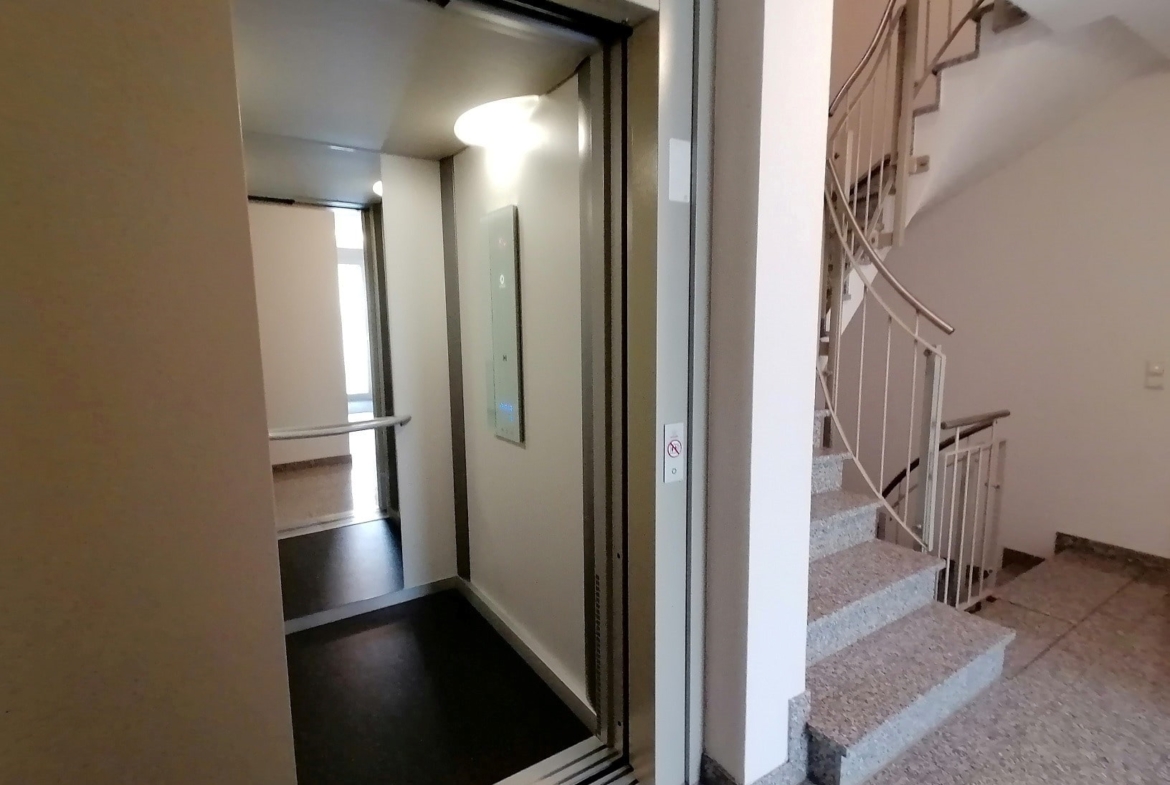 Treppenhaus / Lift