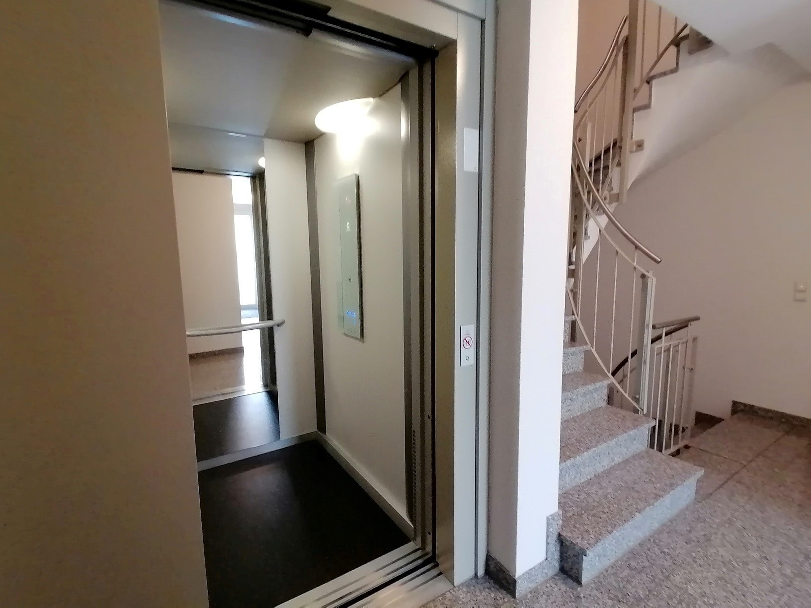 Treppenhaus / Lift