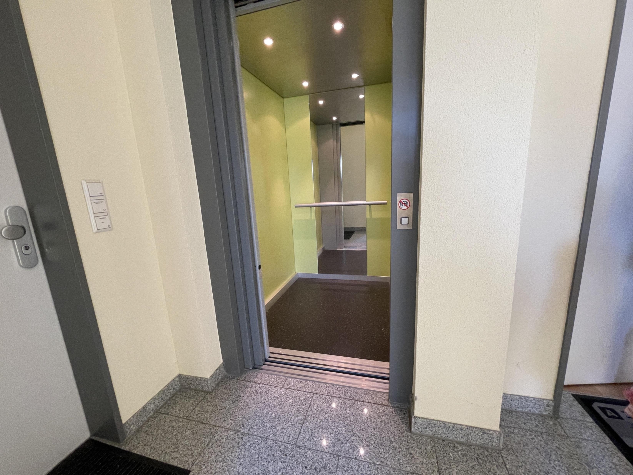 Lift (Keller bis zur Wohnung)