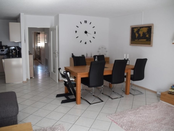 Wohn-/Esszimmer + offene Küche