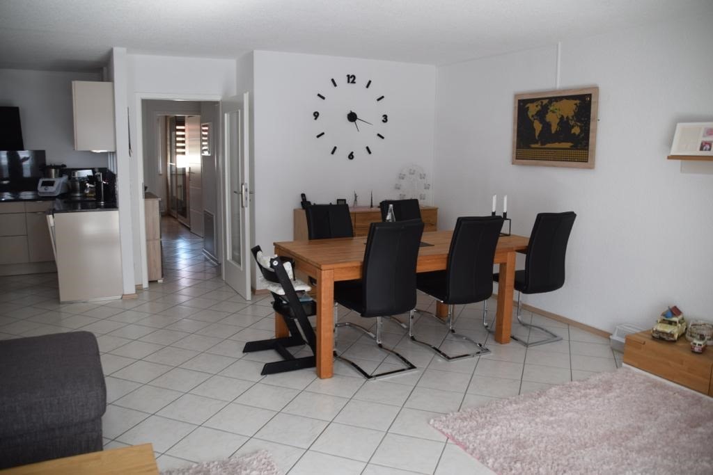 Wohn-/Esszimmer + offene Küche