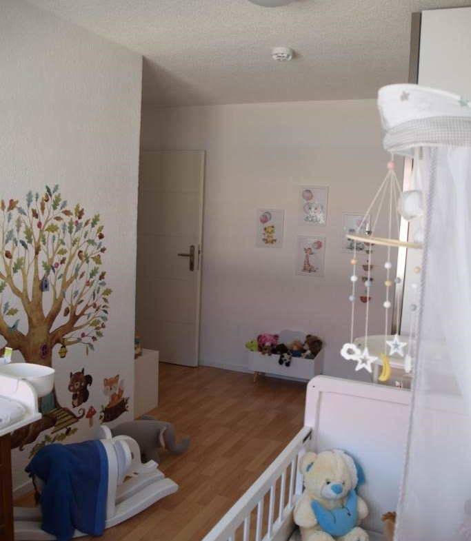 Kinderzimmer mit Laminat