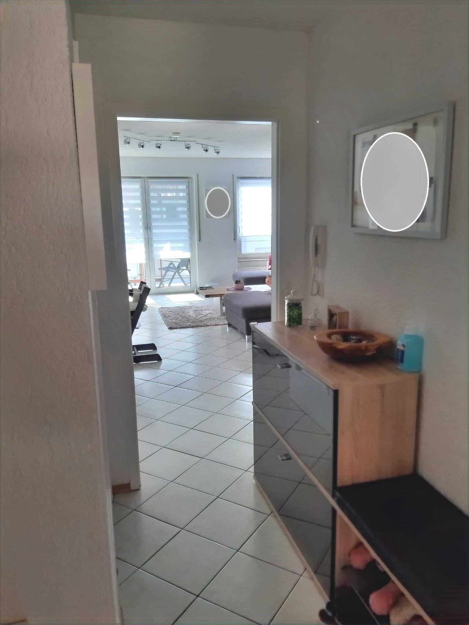 Flur mit Blick ins Wohnzimmer