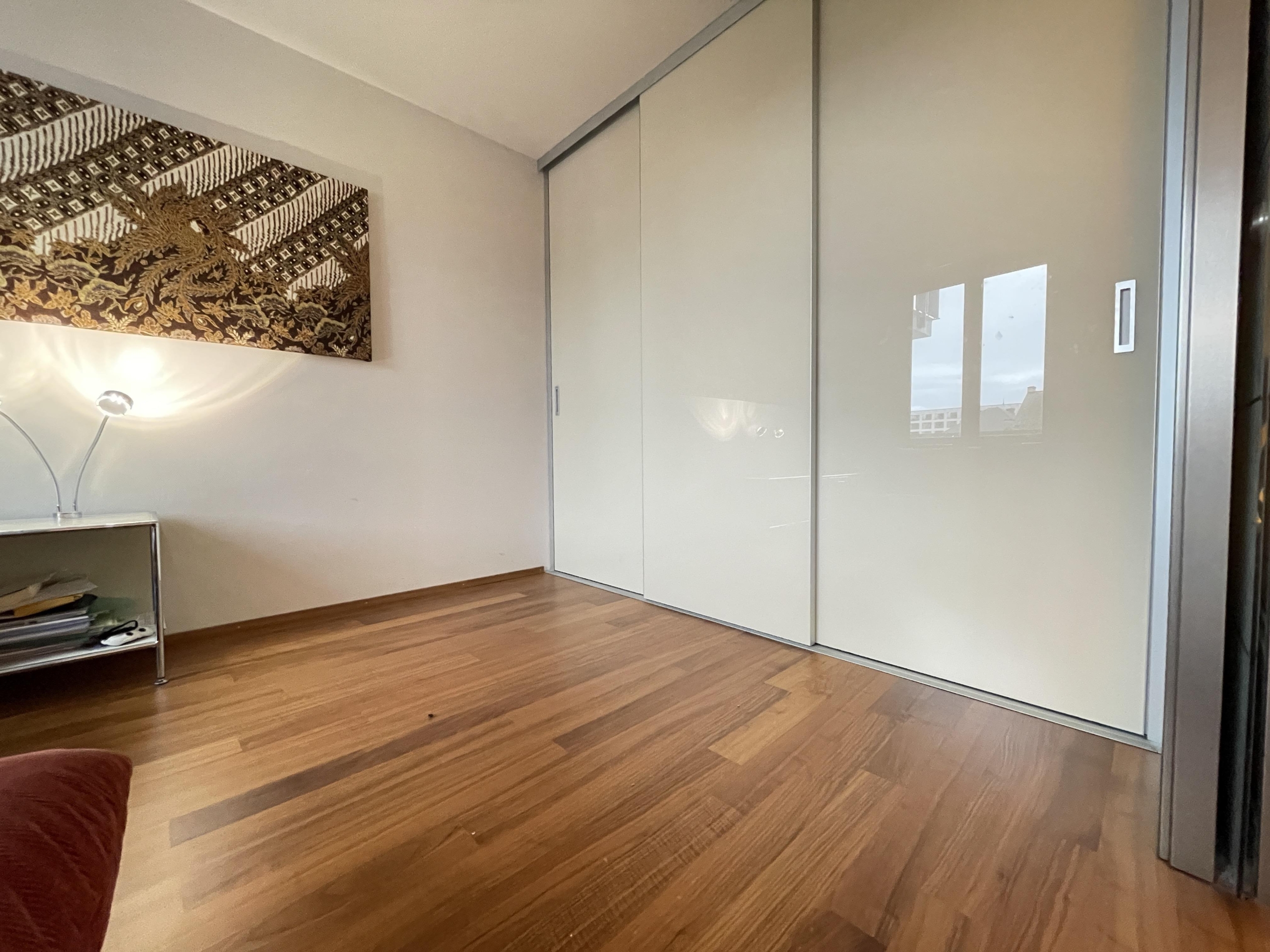 Büro mit Einbauschrank