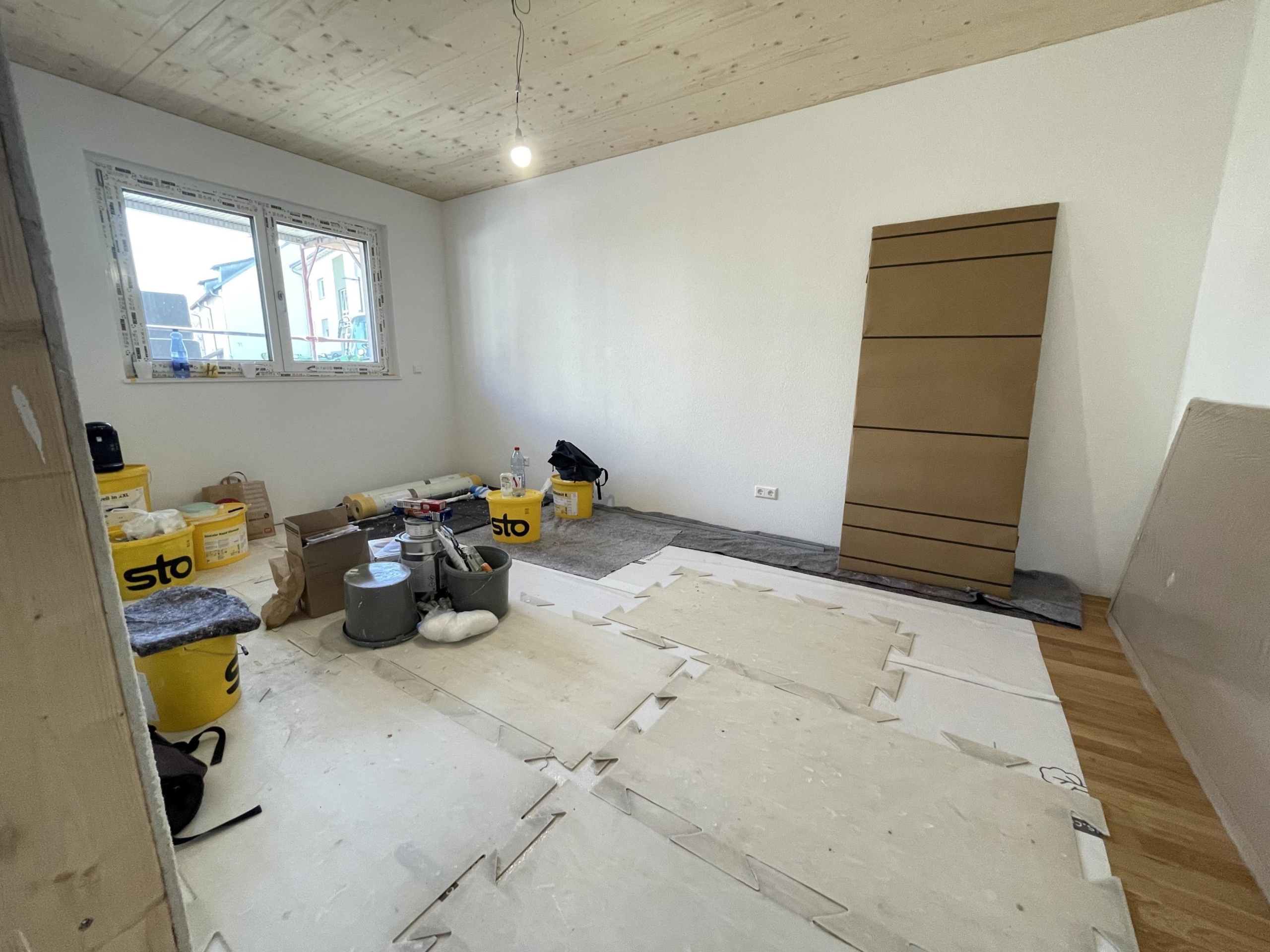 Schlafzimmer (mit Schutzmatten ausgelegt)