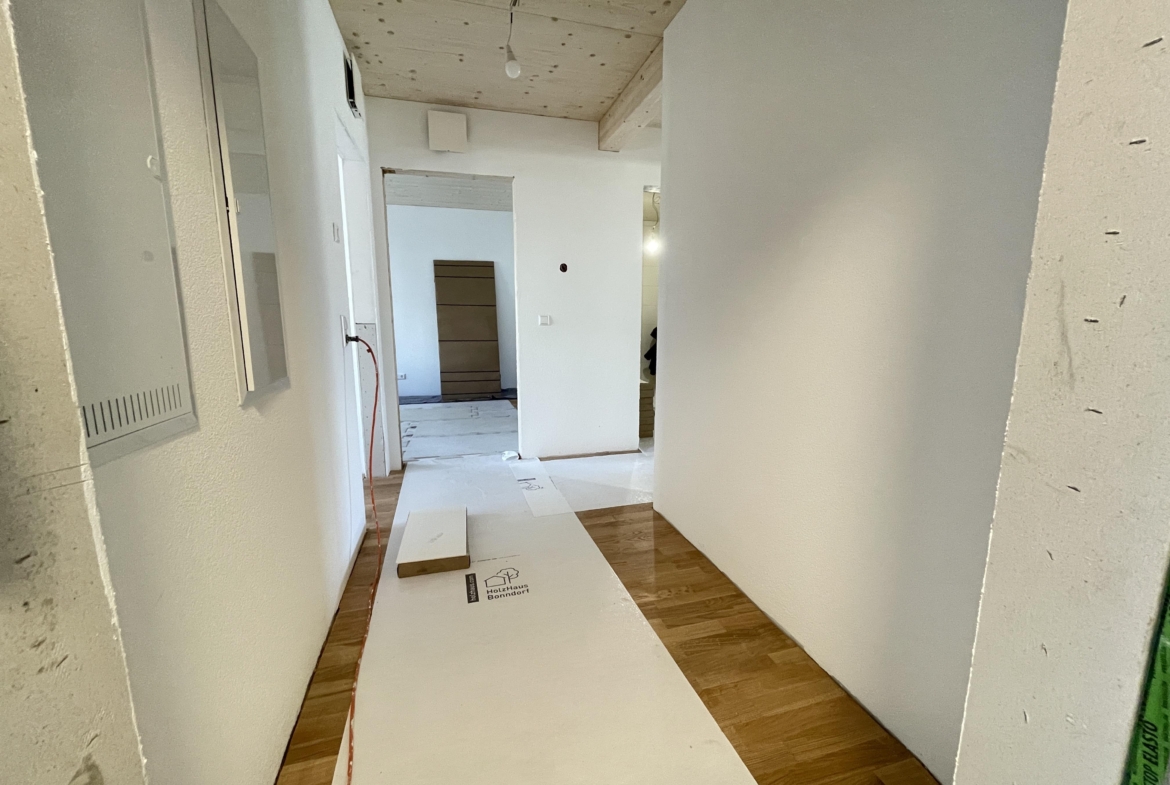 Flur (mit Schutzmatten ausgelegt)