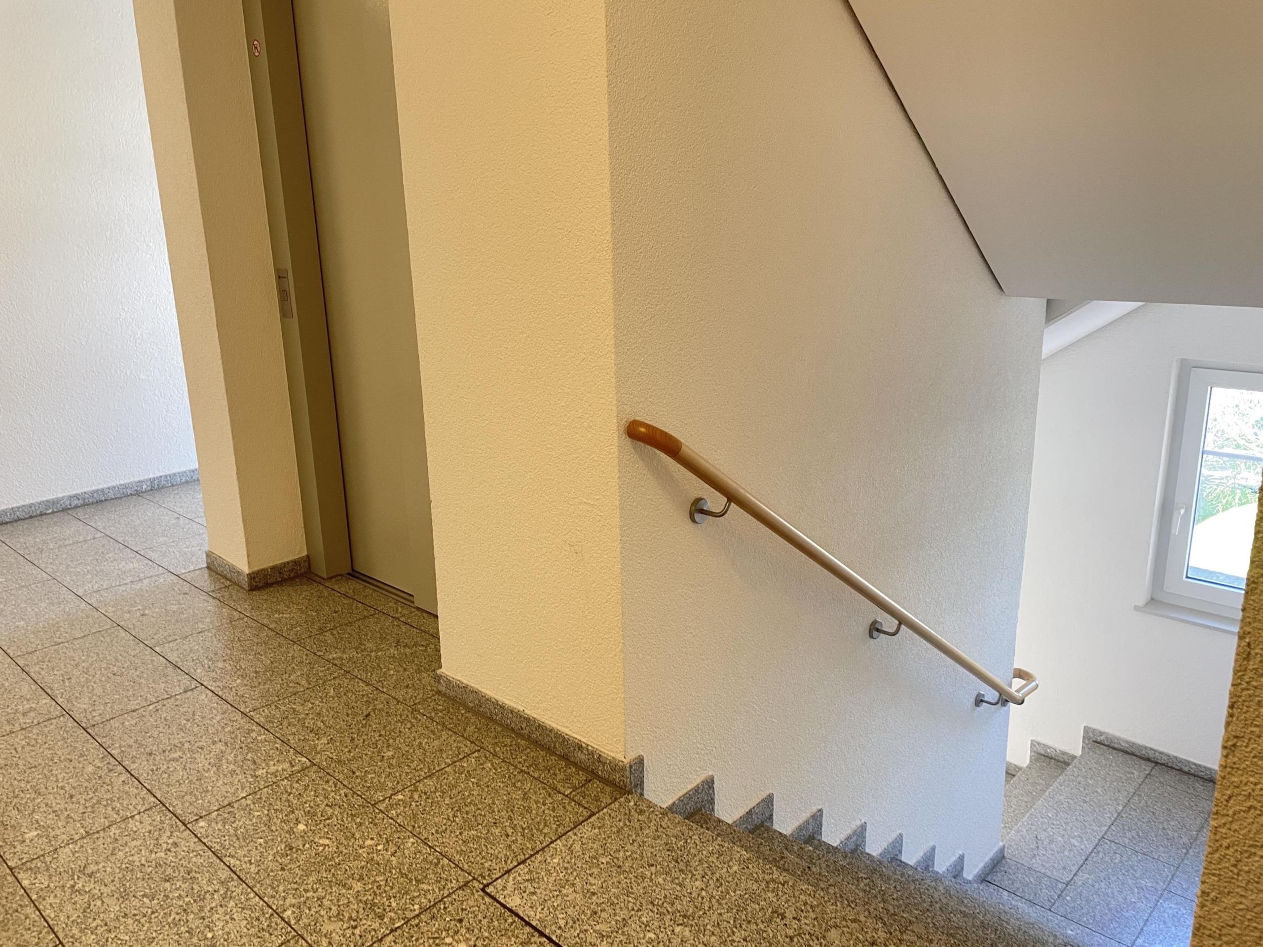 Treppenhaus mit Lift