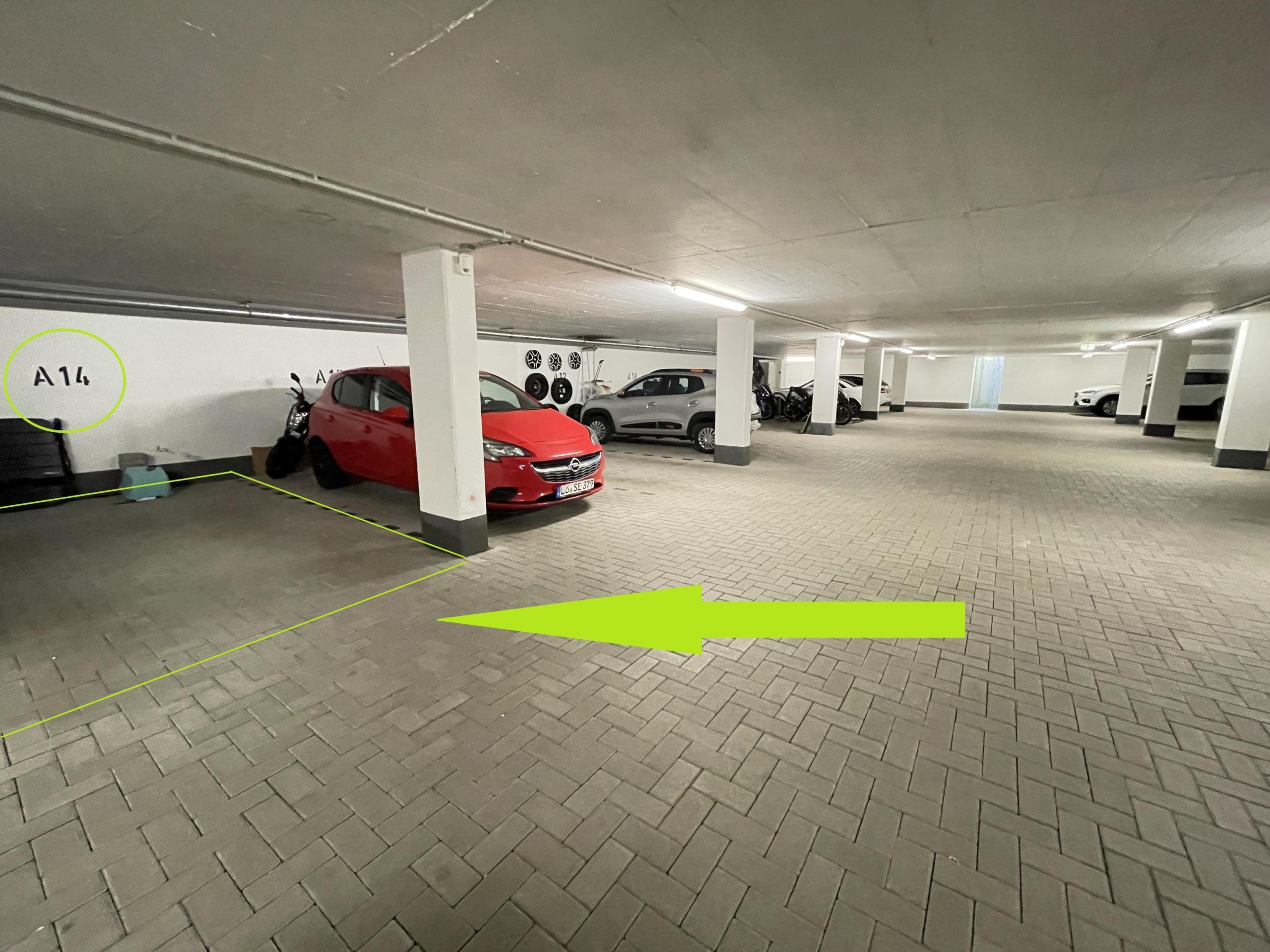 Tiefgaragen-Stellplatz A14